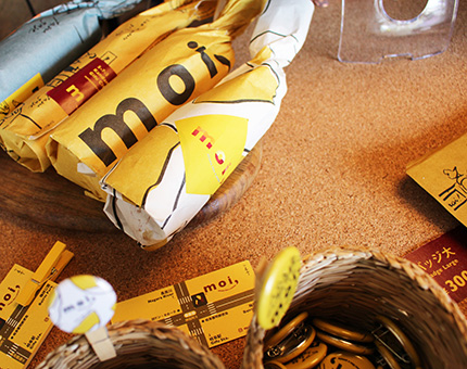 moi, つぼやきいも専門店 イモと缶バッチ