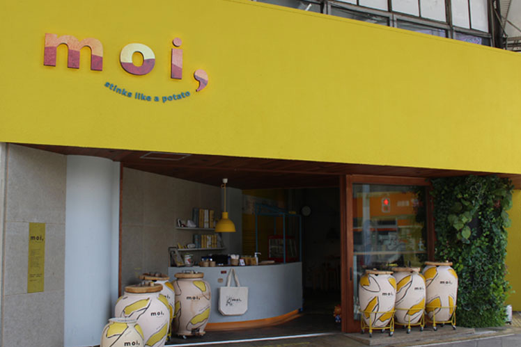 moi, つぼやきいも専門店 moi,(モーイ)とは 内装