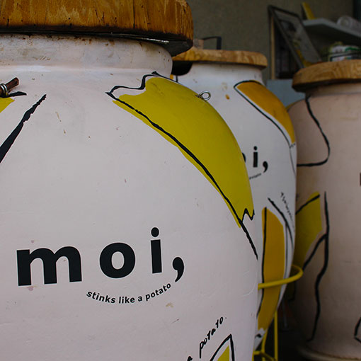 moi,　つぼやきいも専門店　やきいものために作られたつぼです